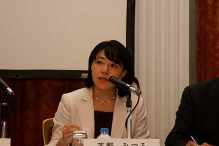 Panel_discussion_panelist_mitsuru_chino_